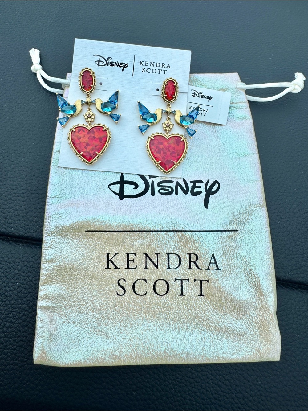 NWT Disney x Kendra Scott Whimsical Sparkly Snow White Heart Statement Earrings